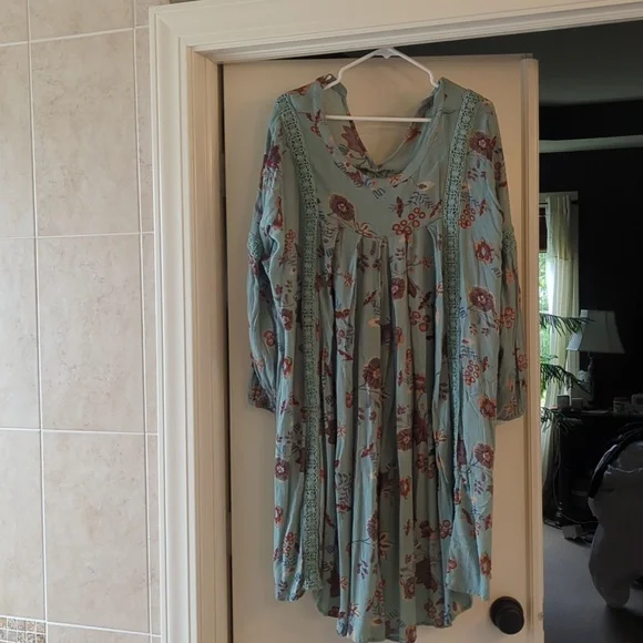 Floral Fall Dress 2X (but wears like a 3X) - Picture 2 of 3